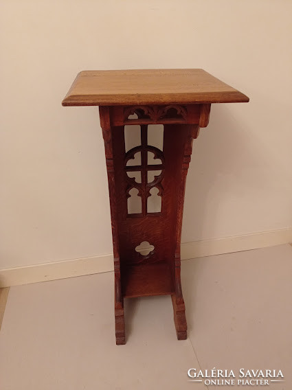 Antik gótikus motívum faragott fa keményfa tölgy szobor állvány oszlop asztal