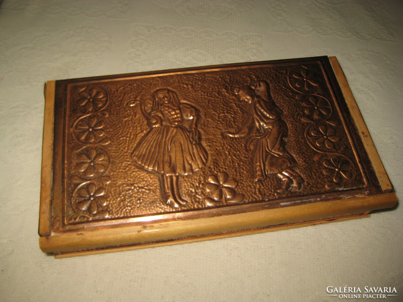 Old folk-inspired gift box, embossed copper plate with overlay, 25 x 15.6 cm