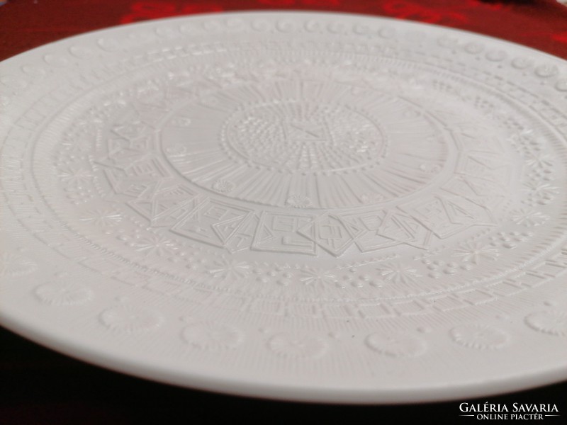 Huge op art rosenthal decorative plate in snow white with a wonderful handmade pattern