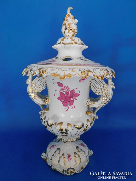 The largest Baroque vase in Herend, Apponyi