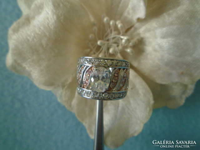 Extrém ritka női ezüst gyűrű tele drágakövekkel a gyűrű rodiumozva van igy atialergén nem használt
