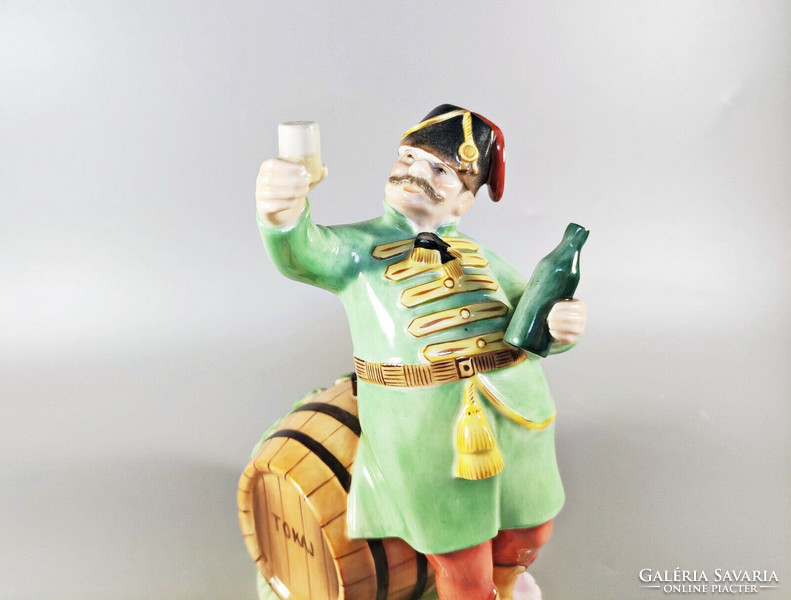 Herend, a soldier drinking 