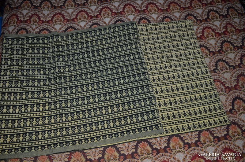 Woven patterned 2-sided wall protector 01