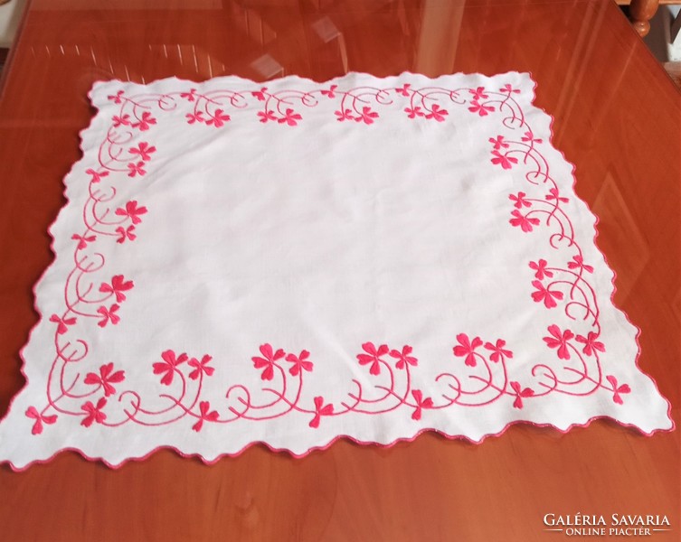 Embroidered tablecloth, 50 x 58 cm