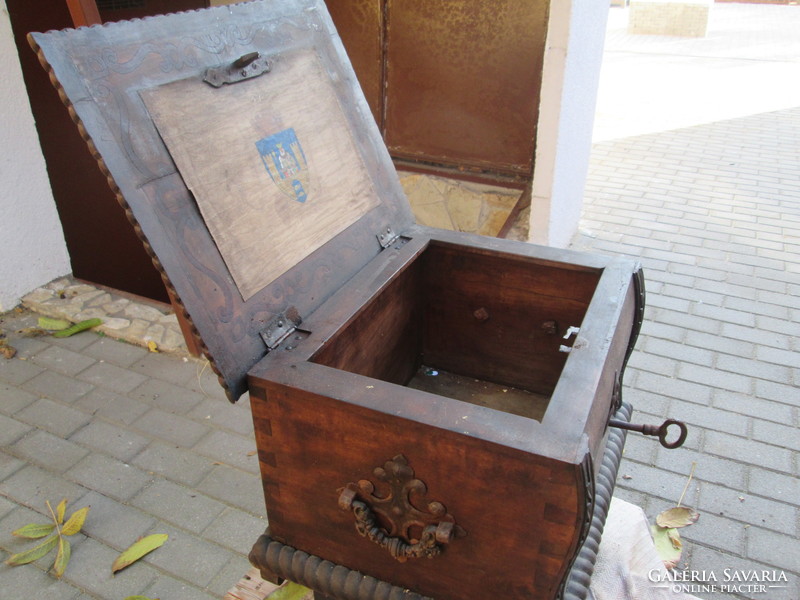 Transylvanian wooden box with a lock in Fagaras 1787