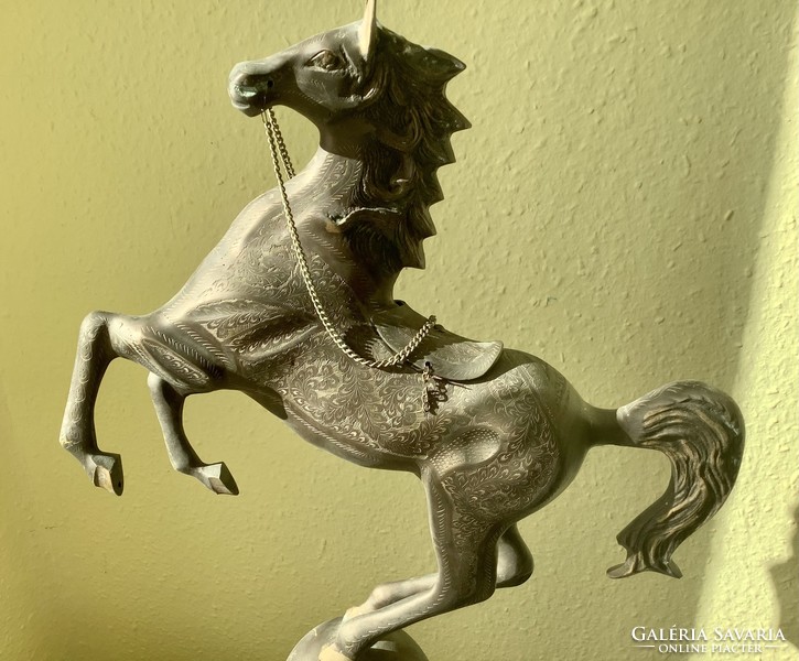 Ugró ló ; bronzlapos , 63 cm magas dekorativ ,nehéz ajándéktárgy lovasoknak és szimpatizánsoknak