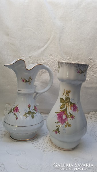 Porcelán váza és kancsó