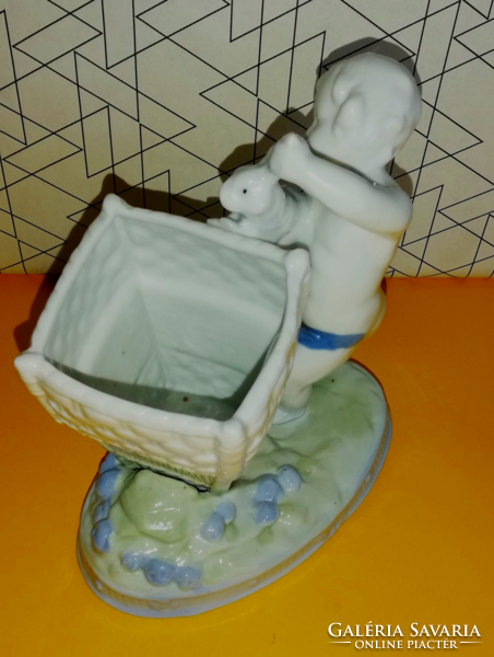 Lovely bunny figural salt holder, spice holder, toothpick holder