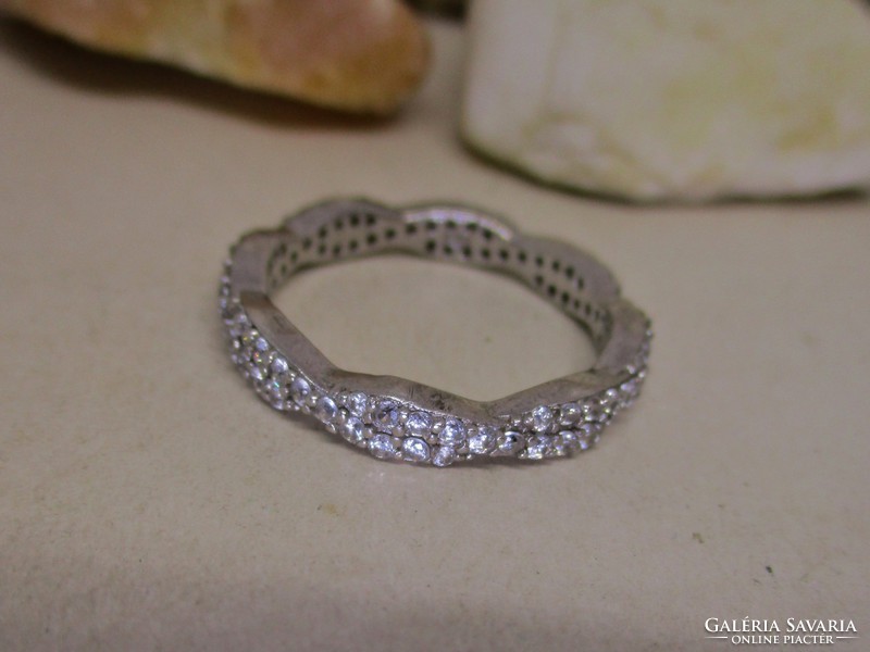 Csodaszép fonott  teleköves ezüst karikagyűrű
