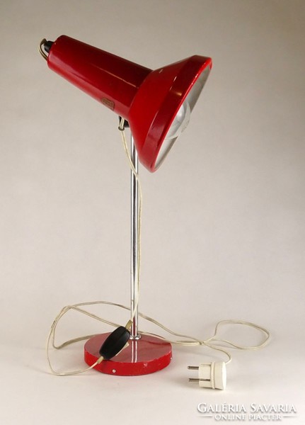 1G426 retro red desk with metal lamp