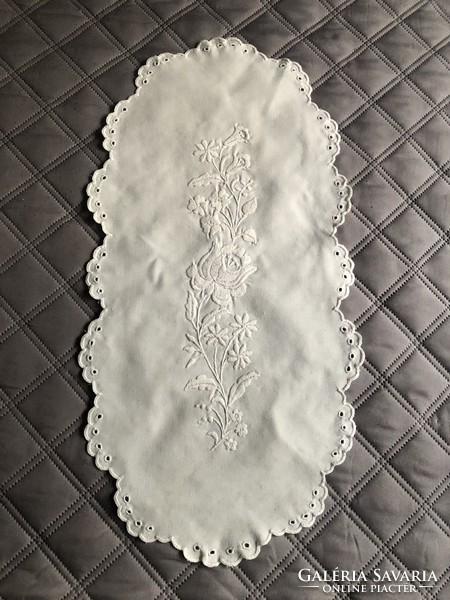 White hand embroidered matyo pattern tablecloth running 26 x 51 cm