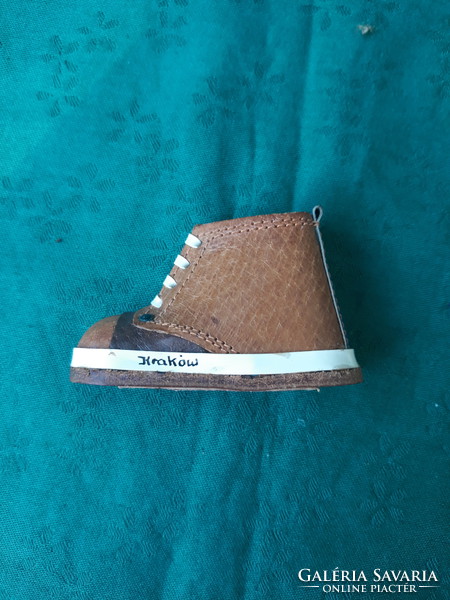 Mini cipő, bőrcipő, Kraków felirattal.