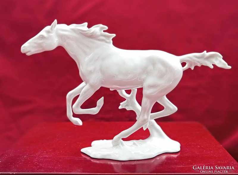 Alka white porcelain horse bochmann 23.5Cm