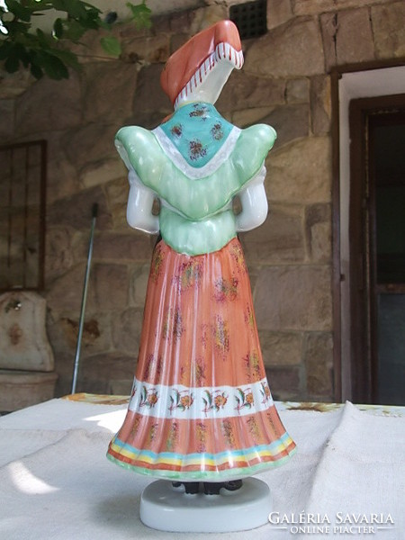 Nagyméretű Hollóházi figura-Népviseletes leány hibátlan-29 cm