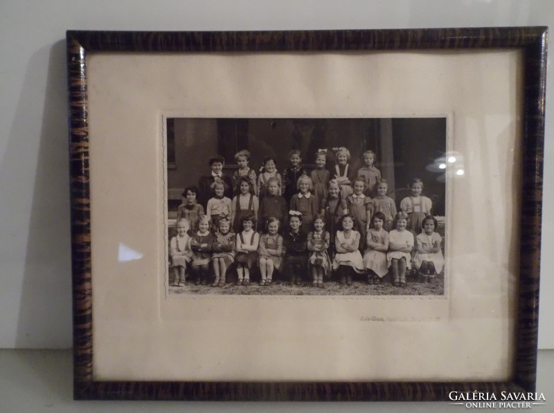 Photo - picture - 1953 - 54 - austrian - little girl class - 17 x 11 cm - glazed frame 28.5 x 22.5 cm