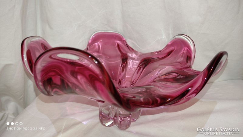 Óriási méretű vastag falú nehéz pink üveg kínáló muránói vagy Cseh majd ÖT kilogramm