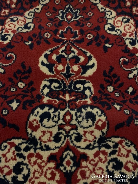 Meggypiros sötétkék színvilágú retro (NDK)perzsa szőnyeg.