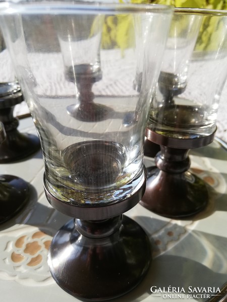Üveg aperitifes poharak fém talppal