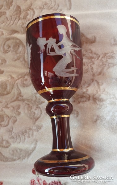 Antik bíbor pácolt erotikus jelenetes biedermeier talpas kupa - kézzel csiszolt üveg pohár
