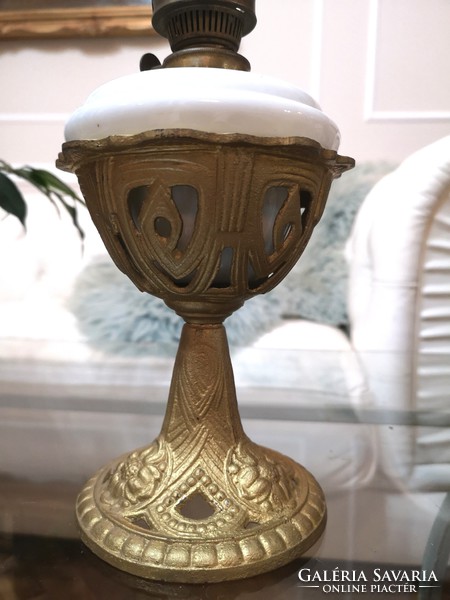 Antique Art Nouveau, metal-bottomed, porcelain-lined kerosene lamp with flat wick