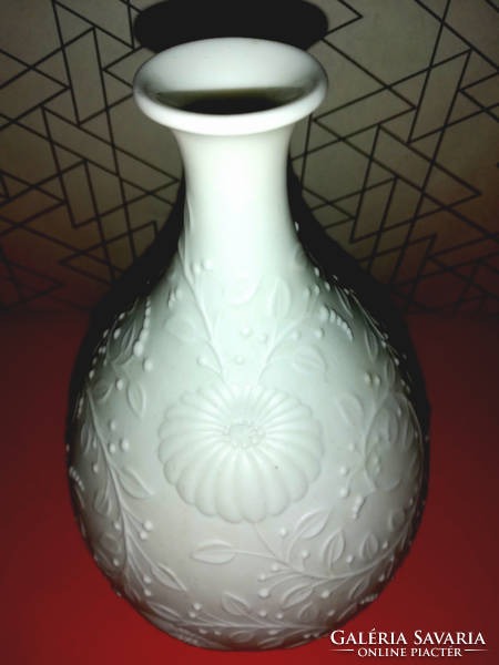 Graceful, especially elegant vase