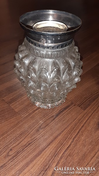 Üveg váza fém peremmel avagy valaminek a burája