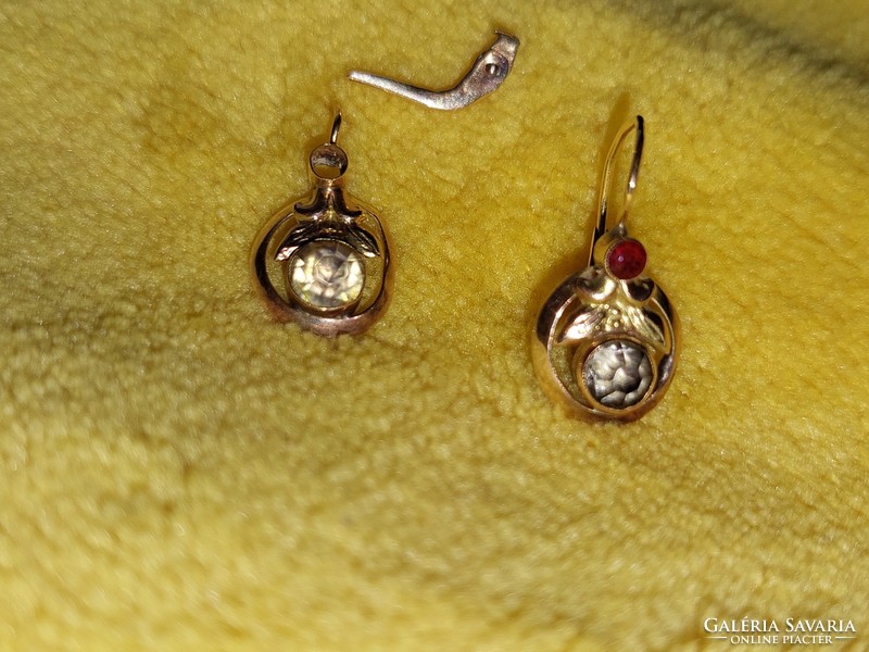 Buton gold earrings antique 14k. Around 1930