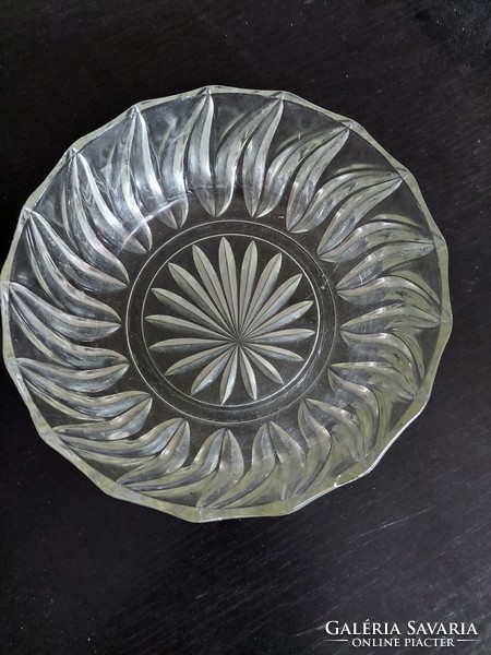 Ardecó glass bowl with engraved pattern