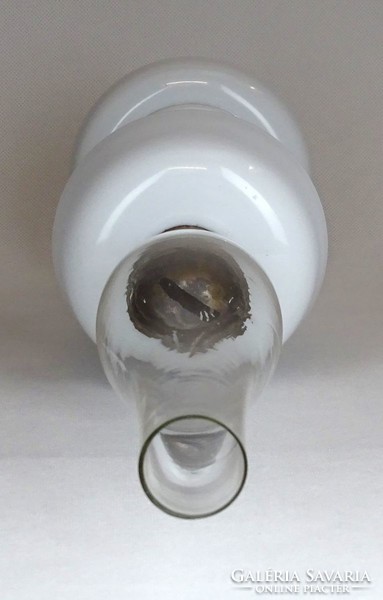 1F573 Antik tejfehér fújt üveg ritka formájú petróleumlámpa cilinderrel