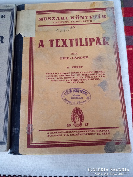 Technical library for the textile industry.1-2-4. Section