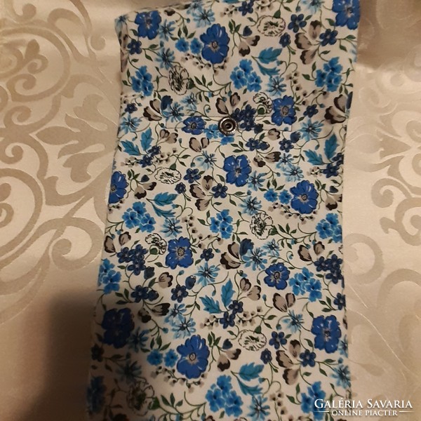 Kék virágos textil akasztható ékszertartó