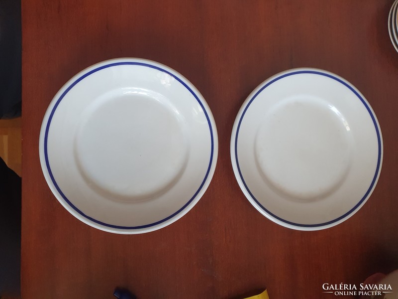Zsolnay jelzésű porcelán tányér kobaltkék csíkkal 2 db együtt, 18,3 cm