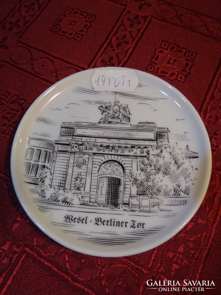German porcelain mini wall decoration with a view of the berliner tor wesel. He has!