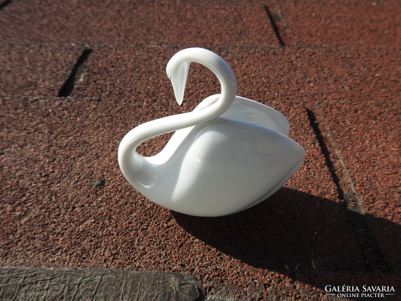 Raven house swan - porcelain figurine