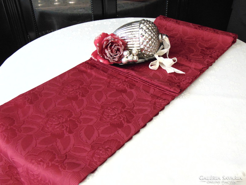 Burgundi vörös selyemdamaszt asztalterítő 153 x 355 cm téglalap