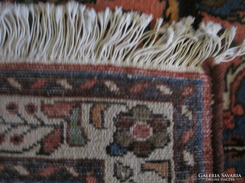 Csodás iráni futó szőnyeg.