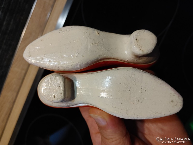 Porcelán cipőcskék- kézzel festve 11cm      párban     cipők