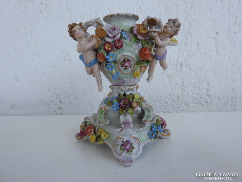 Kupidós - angyalokkal díszített- barokk antik Altwien váza talapzattal