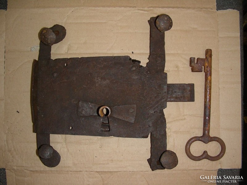 Antique gate lock