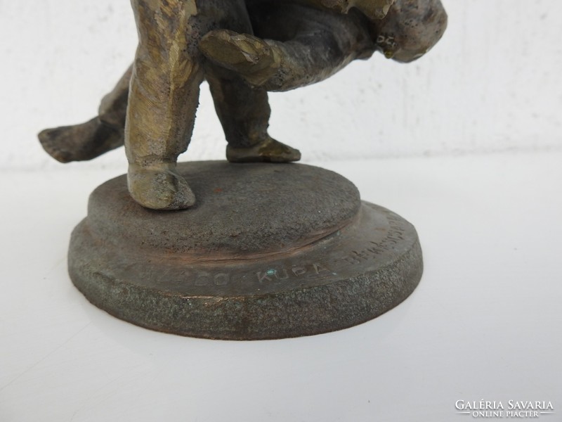 Bronze statue of martial arts - kludo