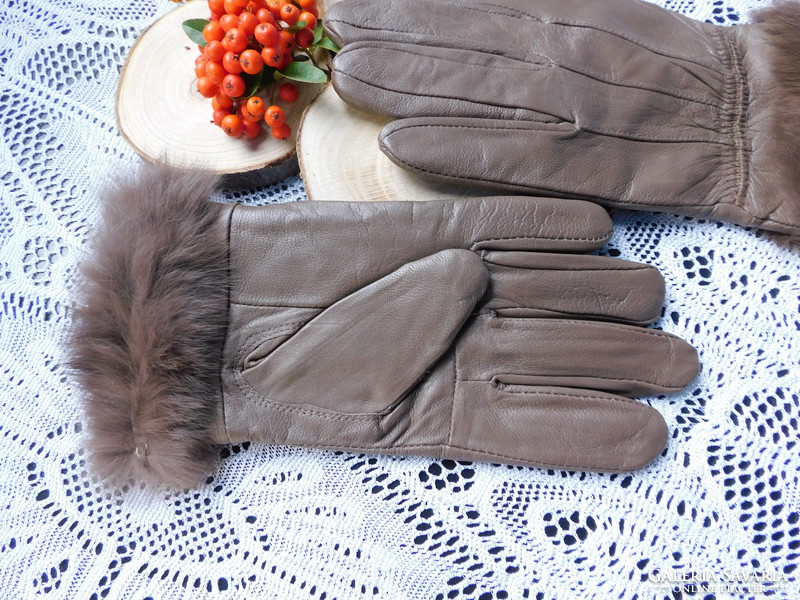 Light brown women's soft leather gloves