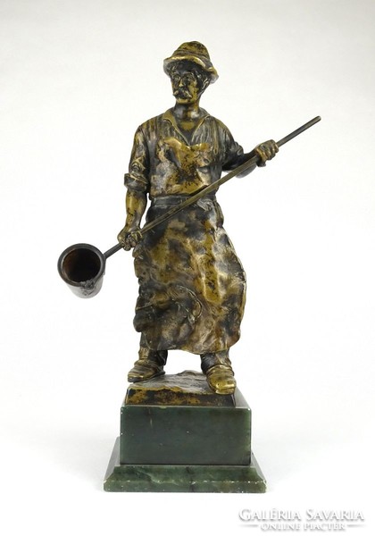 1G605 Régi vasöntő munkás bronz szobor talapzaton 32 cm