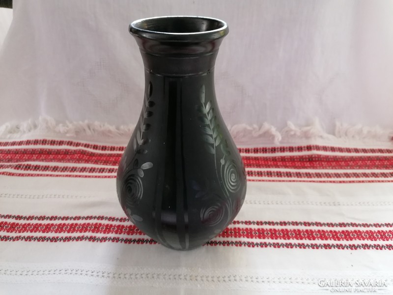 Reed black vases