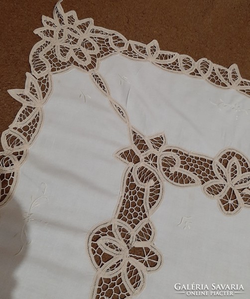 Vertical lace insert, beautiful lace tablecloth!
