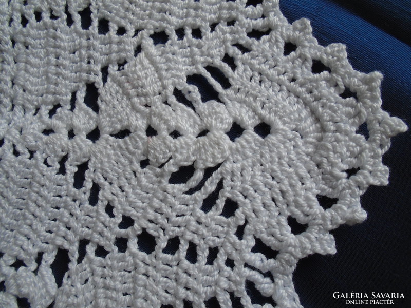 Crochet collar 53 x 12 cm.