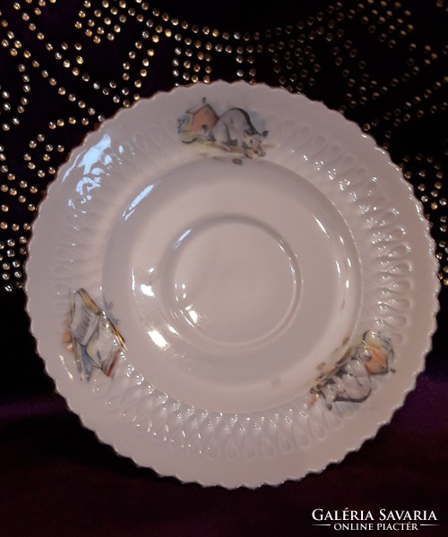 Porcelain plate with a special pattern