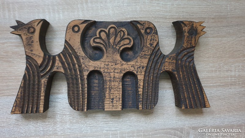 Retro carved wall decoration