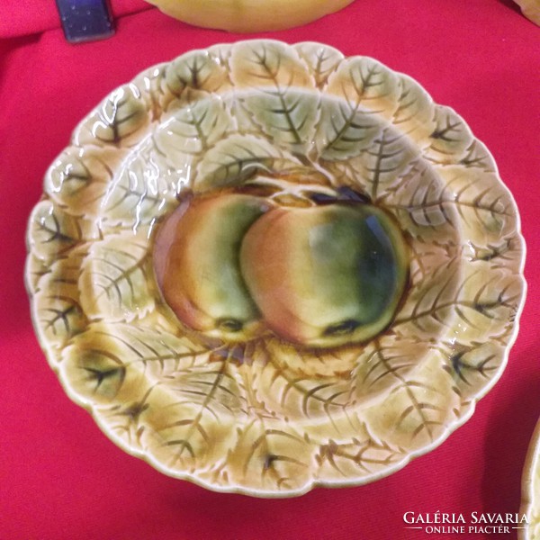 Set of 4 pieces of old sarreguemines fruity ceramic plate.