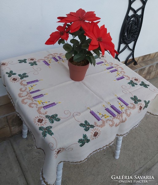 Beautiful Christmas candle tablecloth, nostalgia piece festive decoration
