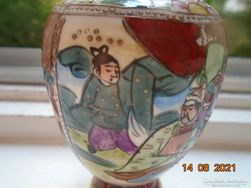 18.Satsuma gyokuzan vase with life picture, blossoming cherry tree, geometric intermediate pattern